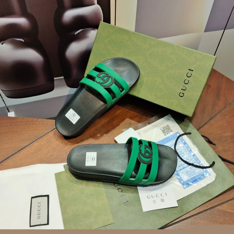 G*u*i slippers